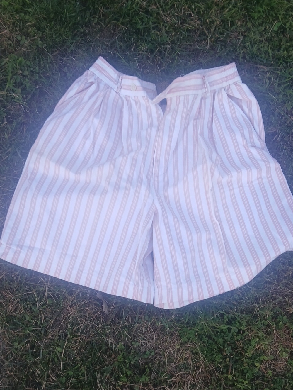Eddie Bauer White Shorts with pink Stripes Bermuda Style Size Medium